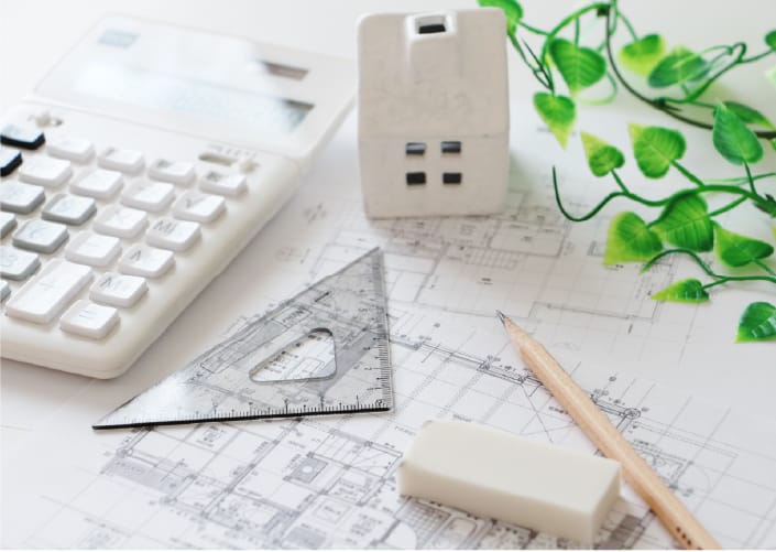 図面と文房具の写真